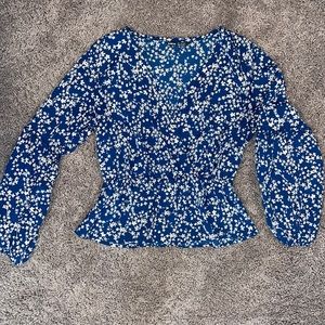 Floral flowy low-neck blouse